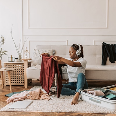 Tips_and_tricks_for_packing_-_Nasveti_in_triki_za_pakiranje_-_Photo_by_Vlada_Karpovich_from_Pexels_-_400x400