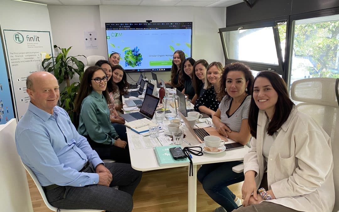 Krožno ekološko upravljanje (COM): Šole kot orodje za spremembe na področju ravnanja z organskimi odpadki