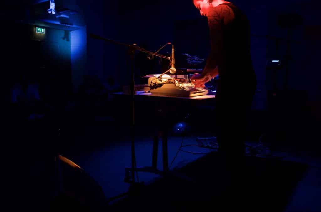 SobaZaGosteMaribor: ghenwa (noiré) abou fayad »zapiski od doma: o gospod – يَا رَبّ «