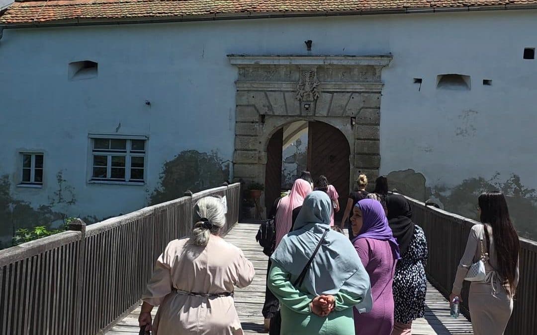 Obisk romskih žensk v Muzeju norosti